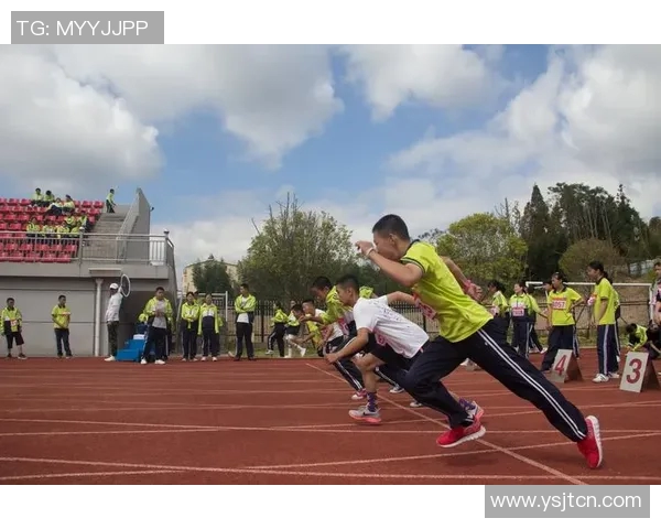 在阳光下挥洒汗水体育课的快乐时光与朋友们的欢笑分享